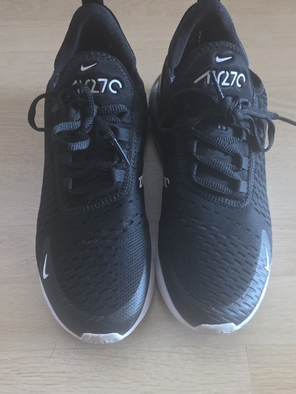 Women's Nike AIR MAX 270 Size 8.5